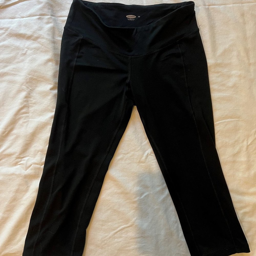 OLD NAVY 3/4 BLACK LEGGINGS SIZE M